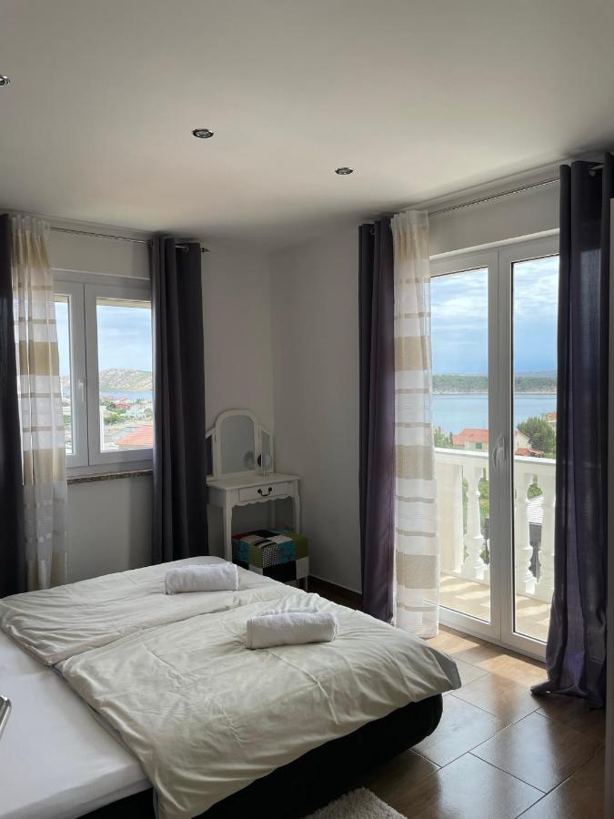 Apartments Rafaela Barbat na Rabu Екстер'єр фото