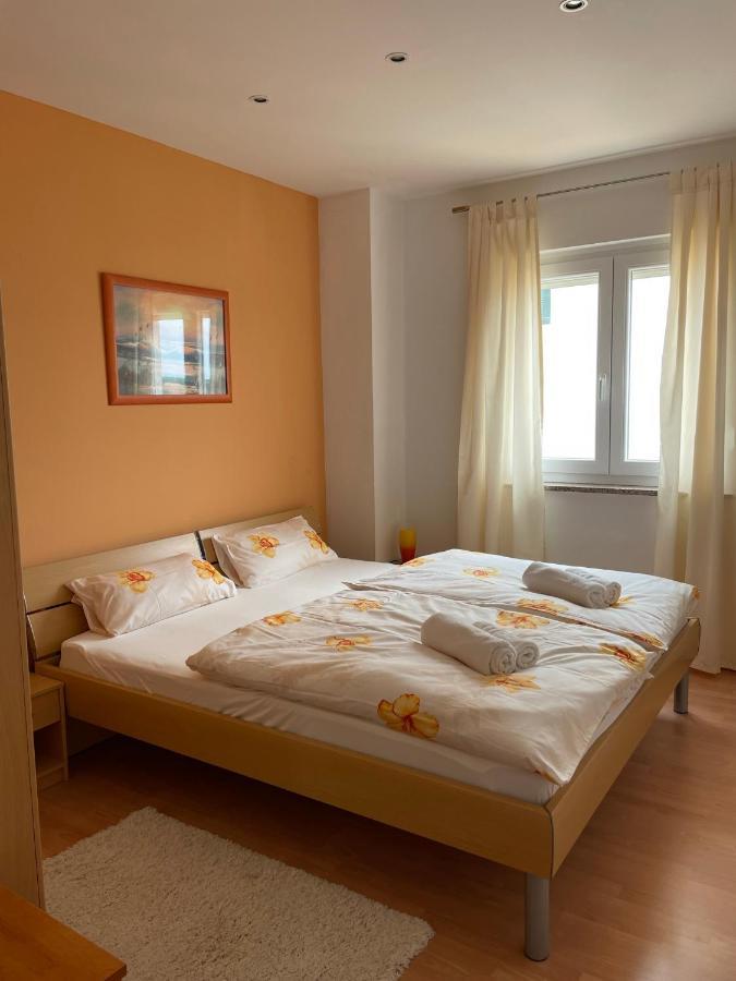Apartments Rafaela Barbat na Rabu Екстер'єр фото
