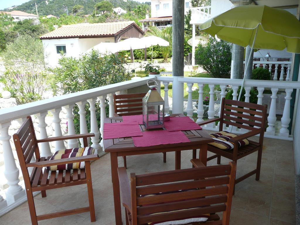 Apartments Rafaela Barbat na Rabu Екстер'єр фото