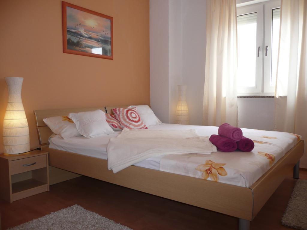 Apartments Rafaela Barbat na Rabu Екстер'єр фото