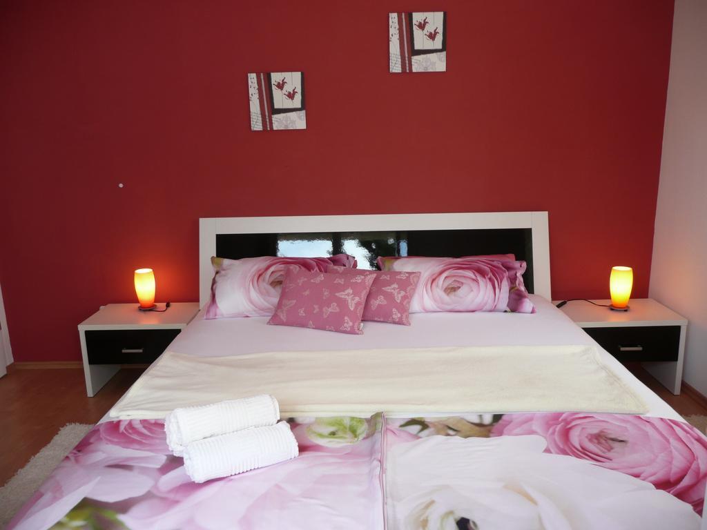 Apartments Rafaela Barbat na Rabu Екстер'єр фото