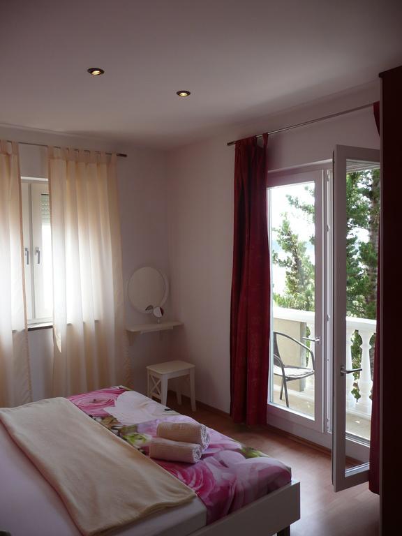 Apartments Rafaela Barbat na Rabu Екстер'єр фото
