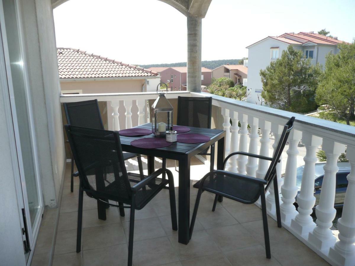 Apartments Rafaela Barbat na Rabu Екстер'єр фото