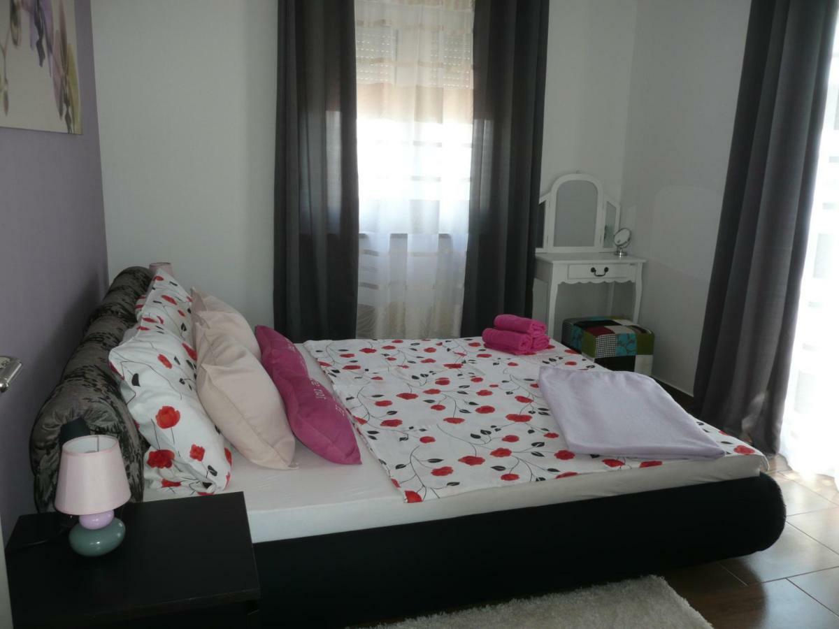 Apartments Rafaela Barbat na Rabu Екстер'єр фото